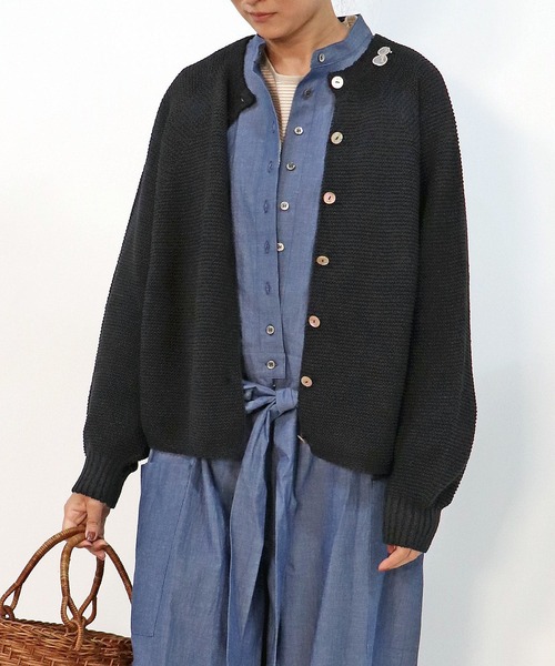 haupia（ハウピア）の「ちょうちょはどこに止まる。【ブローチ付きニット】（カーディガン/ボレロ・レディース・ブラック/サックスブルー/ラベンダー/ベージュ・MEDIUM）」の2枚目の写真