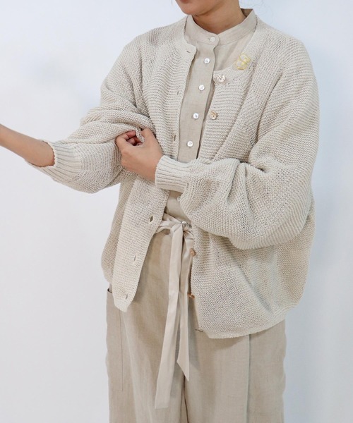 haupia（ハウピア）の「ちょうちょはどこに止まる。【ブローチ付きニット】（カーディガン/ボレロ・レディース・ブラック/サックスブルー/ラベンダー/ベージュ・MEDIUM）」の14枚目の写真