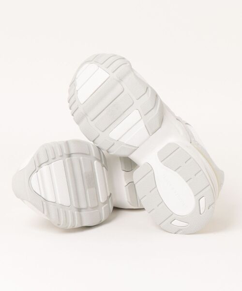 CHARLES & KEITH（チャールズ & キース）の「メッシュ コントラストトリムチャンキースニーカー（スニーカー・レディース・ホワイト/シルバー・25.5cm/25cm/24.5cm/23.5cm/23cm/22.5cm）」の6枚目の写真