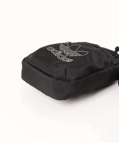 adidas（アディダス）の「adidas アディダス U AC FESTIVAL BAG バッグ IT7603 BLACK/WHITE（ボディバッグ/ウエストポーチ・メンズ・ブラック・FREE）」の3枚目の写真