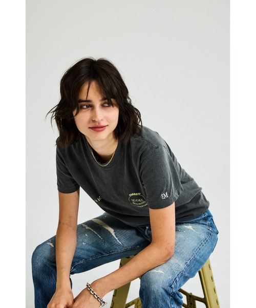 PARROTT CANVAS(パロットキャンバス)の「LOCAL MAKERS S/S T-SHIRT(Tシャツ/カットソー・レディース・チャコールグレー/レッド・FREE)」の4枚目の写真