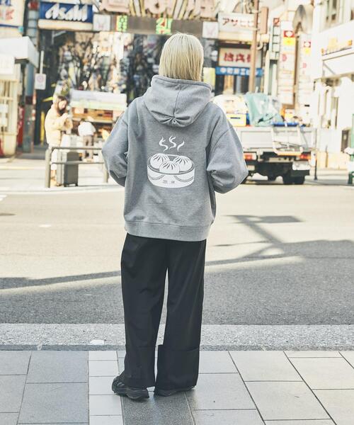 URBAN RESEARCH（アーバンリサーチ）の「551蓬莱×UR　SWEAT HOODIE（パーカー・メンズ・グレー系その他/ブラック/オフホワイト・X-LARGE/LARGE/MEDIUM）」の21枚目の写真