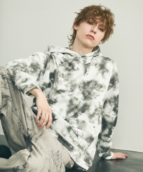 Shoowtime(ショウタイム)の「Marble pattern oversized pullover hoodie / マーブルパターンオーバーサイズプルオーバーパーカー(パーカー・メンズ・ブラック系/ホワイト系/ブラウン系/パープル系・MEDIUM/LARGE/X-LARGE)」の2枚目の写真