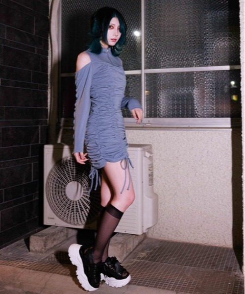 axes femme POETIQUE(アクシーズファムポエティック)の「ドロストデザインカットワンピース(ワンピース・レディース・グレー/ブラック・MEDIUM)」の1枚目の写真
