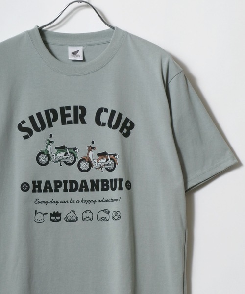 sanrio(サンリオ)の「HONDA×sanrio/ホンダ×サンリオ 『はぴだんぶい』『スーパーカブ』コラボプリント半袖Tシャツ レディース メンズ(Tシャツ/カットソー・レディース・ブルーグリーン/オートミール/スミクロ/ネイビー・M/L/LL)」の20枚目の写真