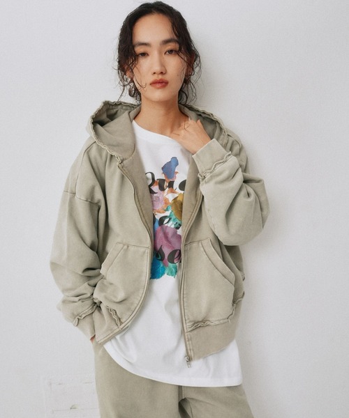 YOOU(ユー)の「ジップアップショートパーカー/ウォッシュ加工 × クロップド丈シルエット(パーカー・レディース・ベージュ/ブラック・FREE)」の12枚目の写真