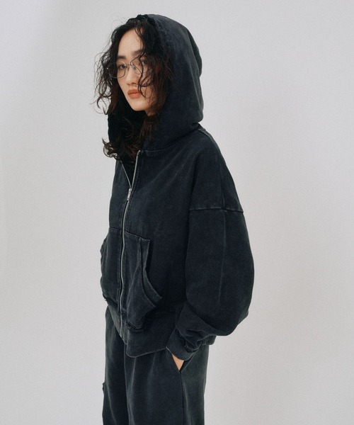YOOU(ユー)の「ジップアップショートパーカー/ウォッシュ加工 × クロップド丈シルエット(パーカー・レディース・ベージュ/ブラック・FREE)」の13枚目の写真