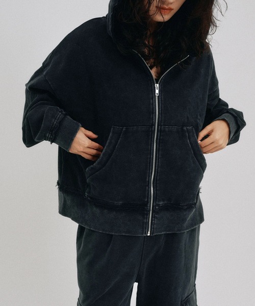YOOU(ユー)の「ジップアップショートパーカー/ウォッシュ加工 × クロップド丈シルエット(パーカー・レディース・ベージュ/ブラック・FREE)」の18枚目の写真