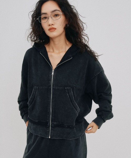 YOOU(ユー)の「ジップアップショートパーカー/ウォッシュ加工 × クロップド丈シルエット(パーカー・レディース・ベージュ/ブラック・FREE)」の22枚目の写真
