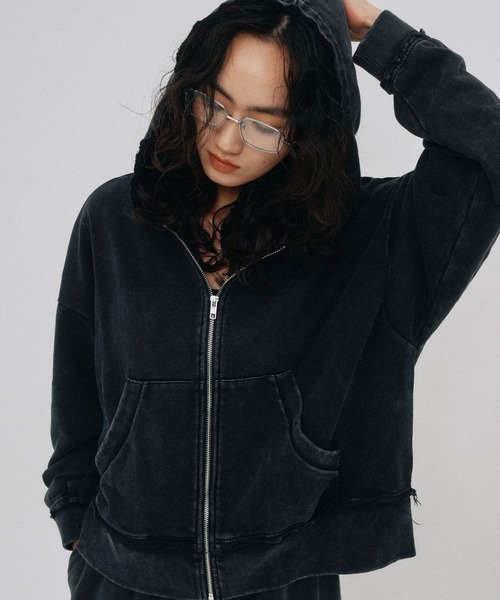 YOOU(ユー)の「ジップアップショートパーカー/ウォッシュ加工 × クロップド丈シルエット(パーカー・レディース・ベージュ/ブラック・FREE)」の21枚目の写真