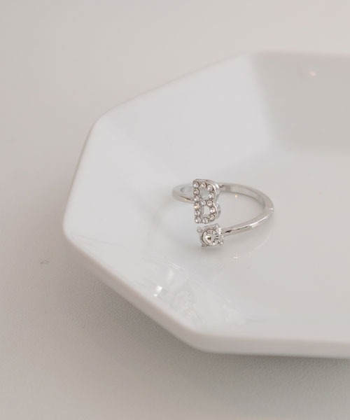 Mayree（メイリー）の「【float】イニシャル モチーフ シルバー リング【イニシャル展開】（リング・レディース・Z/X/Q/O/J/H/A/W/V/U/T/S/F/E/D/C/N/M/L/K/Y/R/P/I/G/B・FREE）」の3枚目の写真