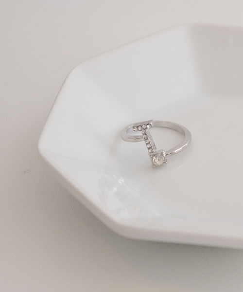 Mayree（メイリー）の「【float】イニシャル モチーフ シルバー リング【イニシャル展開】（リング・レディース・Z/X/Q/O/J/H/A/W/V/U/T/S/F/E/D/C/N/M/L/K/Y/R/P/I/G/B・FREE）」の20枚目の写真