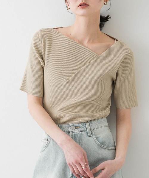 SENSE OF PLACE by URBAN RESEARCH（センスオブプレイスバイアーバンリサーチ）の「『一部WEB限定カラー』アシメネックハーフスリーブセーター（ニット/セーター・レディース・ベージュ/ライトグレー/ブラック/ライトブルー・ONE）」の3枚目の写真