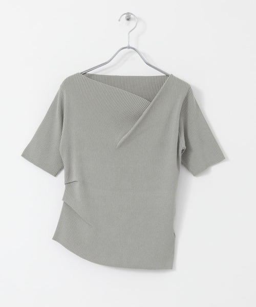 SENSE OF PLACE by URBAN RESEARCH（センスオブプレイスバイアーバンリサーチ）の「『一部WEB限定カラー』アシメネックハーフスリーブセーター（ニット/セーター・レディース・ベージュ/ライトグレー/ブラック/ライトブルー・ONE）」の5枚目の写真