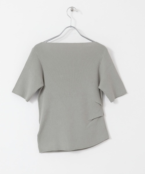 SENSE OF PLACE by URBAN RESEARCH（センスオブプレイスバイアーバンリサーチ）の「『一部WEB限定カラー』アシメネックハーフスリーブセーター（ニット/セーター・レディース・ベージュ/ライトグレー/ブラック/ライトブルー・ONE）」の7枚目の写真