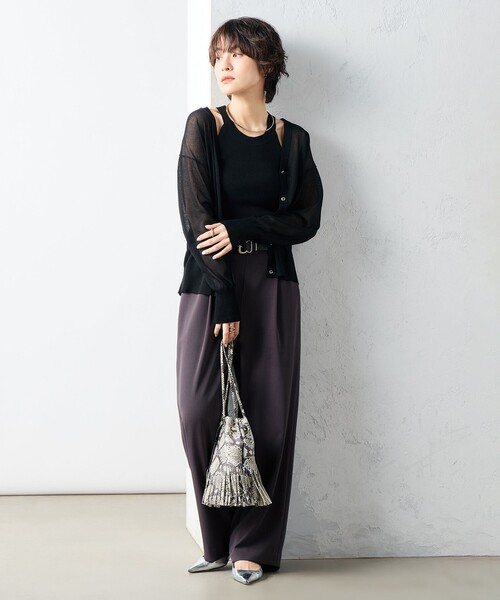 NOLLEY’S Sophi(ノーリーズソフィ)の「《アンサンブル対応》イタリー糸ラメシアーVネックカーディガン(カーディガン/ボレロ・レディース・ブラウン/ベージュ/ブラック/サーモンピンク・38)」の14枚目の写真