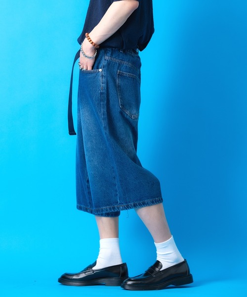 a.p.o.v.(エーピーオービー)の「a.p.o.v. スーパーワイドウォッシュドデニムハーフパンツ(デニムパンツ・メンズ・ブルー/ブラック・M)」の7枚目の写真