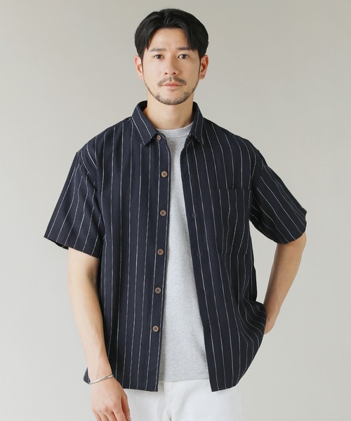 LIL VENDARS（リルヴェンダース）の「Buyer's Select/綿麻オーバーサイズレギュラーカラーストライプ半袖シャツ（シャツ/ブラウス・メンズ・オフホワイト/ネイビー/ベージュ・L/M）」の3枚目の写真