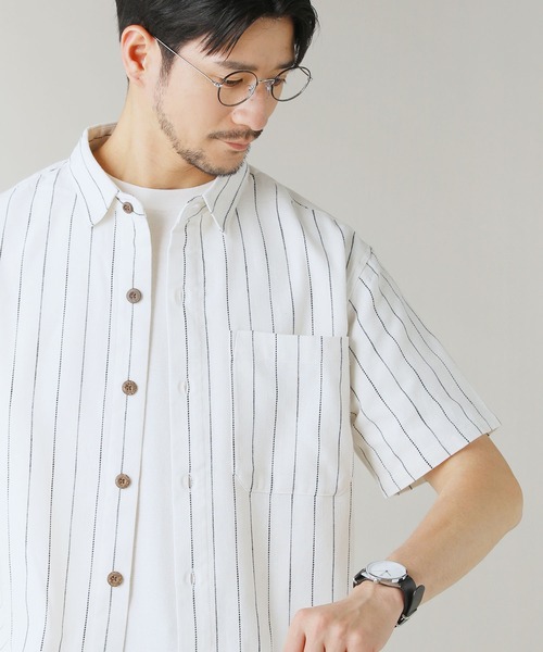 LIL VENDARS（リルヴェンダース）の「Buyer's Select/綿麻オーバーサイズレギュラーカラーストライプ半袖シャツ（シャツ/ブラウス・メンズ・オフホワイト/ネイビー/ベージュ・L/M）」の7枚目の写真