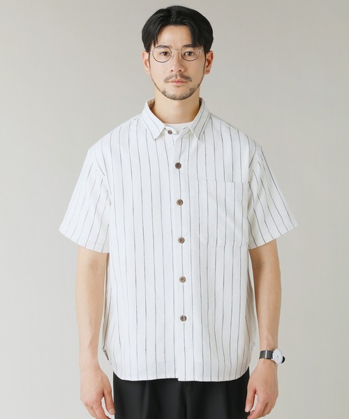 LIL VENDARS（リルヴェンダース）の「Buyer's Select/綿麻オーバーサイズレギュラーカラーストライプ半袖シャツ（シャツ/ブラウス・メンズ・オフホワイト/ネイビー/ベージュ・L/M）」の22枚目の写真