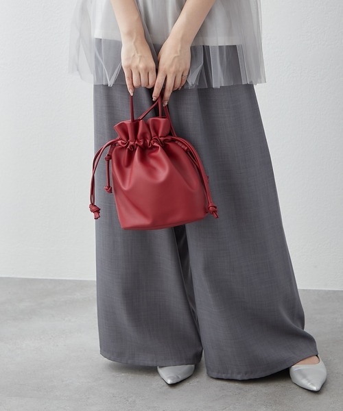 Remind me and forever（リマインドミーアンドフォーエバー）の「【ＥＣ】巾着２ＷＡＹショルダー（ショルダーバッグ・レディース・ブラック/ライトベージュ/シルバー/チャコールグレー/ホワイト/レッド/ライトブルーグレー/モカ・FREE）」の18枚目の写真