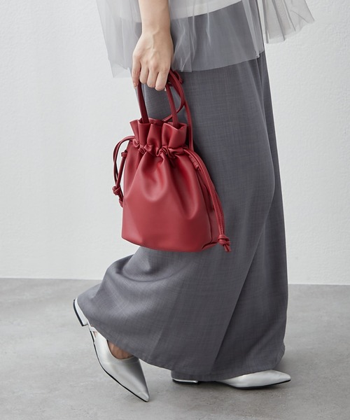 Remind me and forever（リマインドミーアンドフォーエバー）の「【ＥＣ】巾着２ＷＡＹショルダー（ショルダーバッグ・レディース・ブラック/ライトベージュ/シルバー/チャコールグレー/ホワイト/レッド/ライトブルーグレー/モカ・FREE）」の16枚目の写真