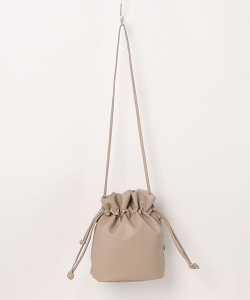 Remind me and forever（リマインドミーアンドフォーエバー）の「【ＥＣ】巾着２ＷＡＹショルダー（ショルダーバッグ・レディース・ブラック/ライトベージュ/シルバー/チャコールグレー/ホワイト/レッド/ライトブルーグレー/モカ・FREE）」の21枚目の写真