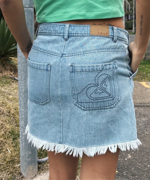 ROXY(ロキシー)の「ESCAPE/ロキシーカットオフデニムスカート(スカート・レディース・ブルー/ブラック・SMALL/MEDIUM/LARGE)」の13枚目の写真