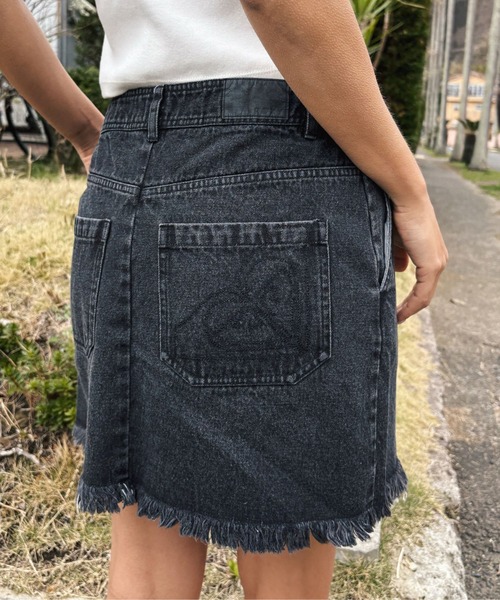 ROXY(ロキシー)の「ESCAPE/ロキシーカットオフデニムスカート(スカート・レディース・ブルー/ブラック・SMALL/MEDIUM/LARGE)」の5枚目の写真