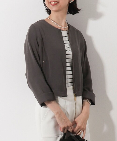 MICO COULIER（ミコクリエ）の「ポリワッシャーカルゼZIPアップジャケット（ブルゾン・レディース・オフホワイト/チャコールグレー/ベージュ・38）」の21枚目の写真