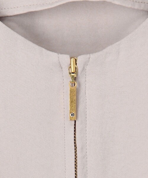 MICO COULIER（ミコクリエ）の「ポリワッシャーカルゼZIPアップジャケット（ブルゾン・レディース・オフホワイト/チャコールグレー/ベージュ・38）」の6枚目の写真