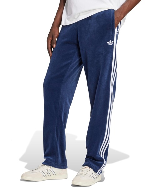 adidas(アディダス)の「adidas SST ADICOLOR VELOUR TRACK PANT / アディダス ベロア トラック パンツ(その他パンツ・メンズ・インディゴブルー・L/M/S/XL)」の2枚目の写真