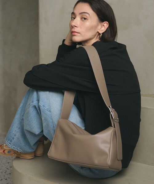 スクエア ビッグバックル ショルダーバッグ（ショルダーバッグ