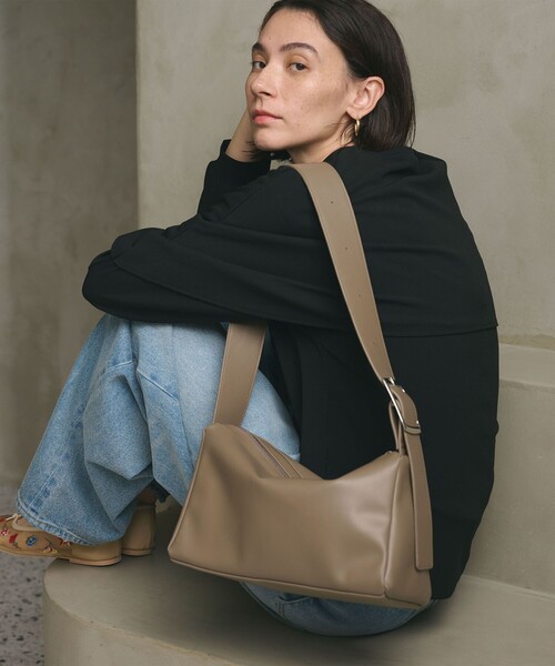 スクエア ビッグバックル ショルダーバッグ（ショルダーバッグ