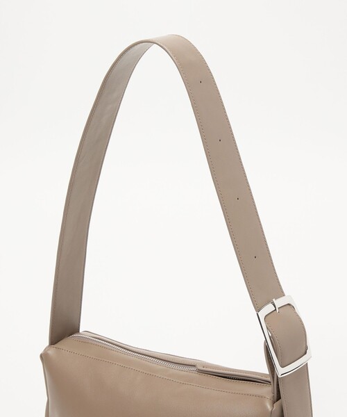 BEAUTY&YOUTH UNITED ARROWS（ビューティーアンドユースユナイテッドアローズ）の「スクエア ビッグバックル ショルダーバッグ（ショルダーバッグ・レディース・ダークブラウン/クリーム/ブラック/モカ/オリーブ・FREE）」の15枚目の写真