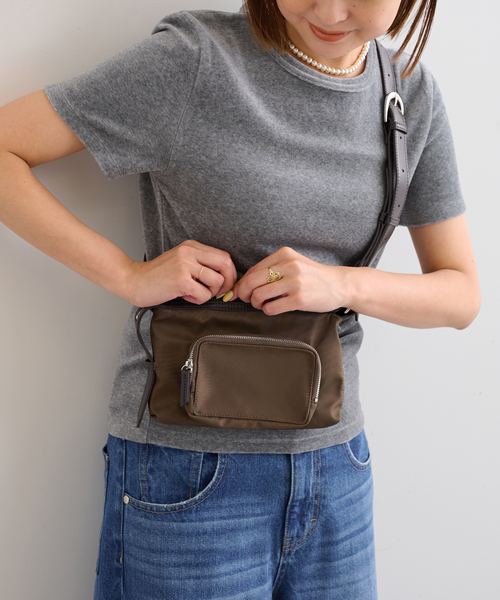 U by SPICK&SPAN（ユーバイスピックアンドスパン）の「LE VERNIS/ル・ベルニ Combi multi pouch（ショルダーバッグ・レディース・ブラウン/ブラック・FREE）」の9枚目の写真