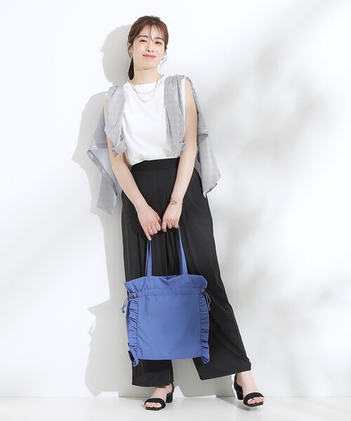 SHOO・LA・RUE（シューラルー）の「【撥水/A4】大人も持てる フリル巾着トートバッグ（トートバッグ・レディース・ブラック/グレー/ブルー・00）」の8枚目の写真