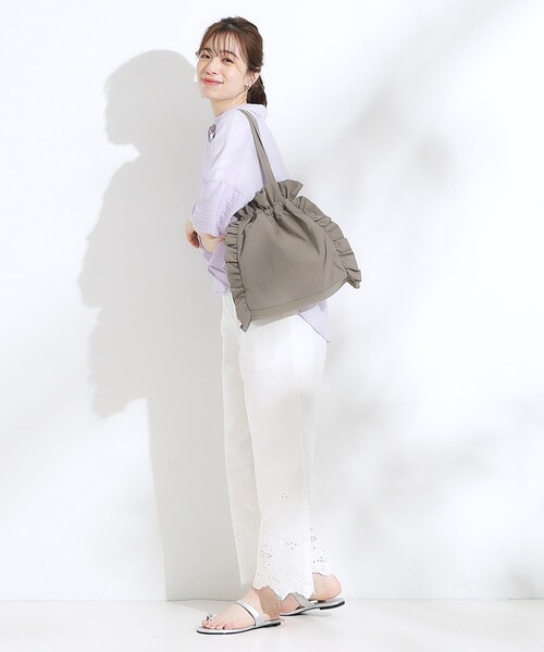 SHOO・LA・RUE（シューラルー）の「【撥水/A4】大人も持てる フリル巾着トートバッグ（トートバッグ・レディース・ブラック/グレー/ブルー・00）」の9枚目の写真