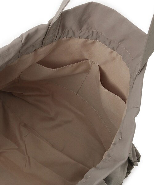 SHOO・LA・RUE（シューラルー）の「【撥水/A4】大人も持てる フリル巾着トートバッグ（トートバッグ・レディース・ブラック/グレー/ブルー・00）」の20枚目の写真