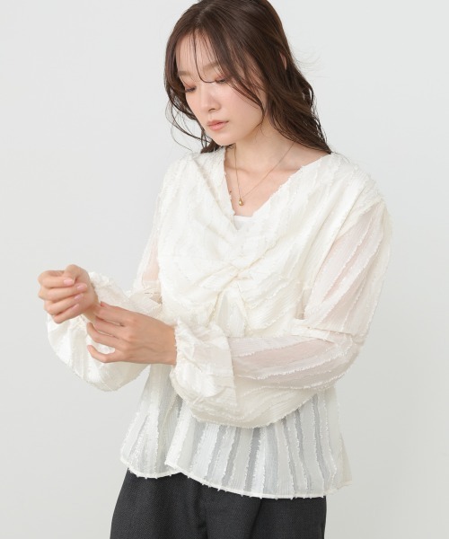 Bab（バブ）の「フロントねじりシャギーブラウス（シャツ/ブラウス・レディース・アイボリー/ブラック・M）」の8枚目の写真