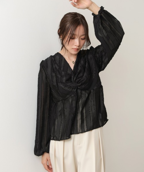 Bab（バブ）の「フロントねじりシャギーブラウス（シャツ/ブラウス・レディース・アイボリー/ブラック・M）」の6枚目の写真