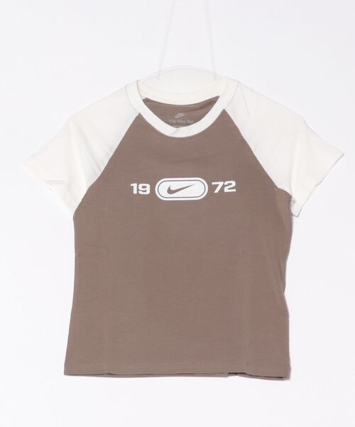 NIKE(ナイキ)の「《NIKEアパレル》ASWNSWNKCHLLKNTTEERGLN(Tシャツ/カットソー・レディース・ベージュ系その他/スモークグレー/ベージュ系その他2・S/M/L/XL)」の3枚目の写真