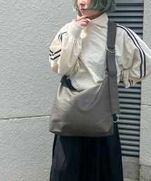 肩が痛くなりにくい フェイクレザーワンショルダーバッグ
