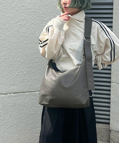 Fashion Letter（ファッションレター）の「肩が痛くなりにくい フェイクレザーワンショルダーバッグ（ショルダーバッグ・レディース・モカ/ダークグレー/ブルー/ブラック・FREE）」の3枚目の写真