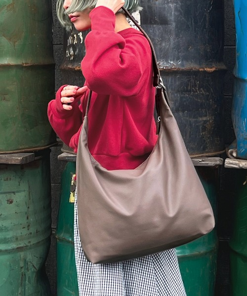 Fashion Letter（ファッションレター）の「肩が痛くなりにくい フェイクレザーワンショルダーバッグ（ショルダーバッグ・レディース・モカ/ダークグレー/ブルー/ブラック・FREE）」の4枚目の写真