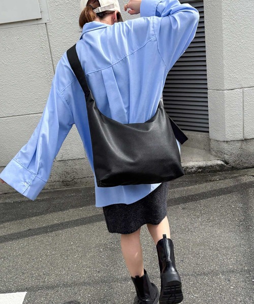 Fashion Letter（ファッションレター）の「肩が痛くなりにくい フェイクレザーワンショルダーバッグ（ショルダーバッグ・レディース・モカ/ダークグレー/ブルー/ブラック・FREE）」の5枚目の写真