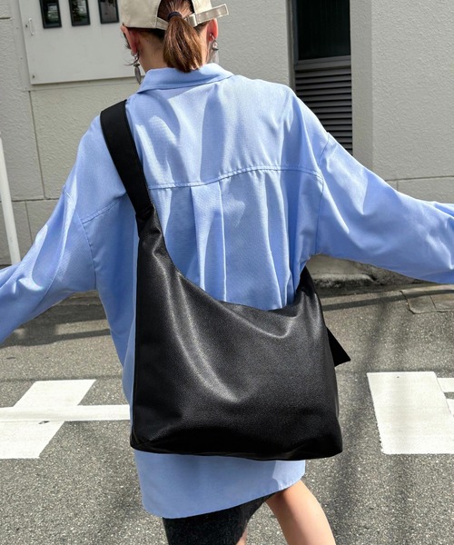 Fashion Letter（ファッションレター）の「肩が痛くなりにくい フェイクレザーワンショルダーバッグ（ショルダーバッグ・レディース・モカ/ダークグレー/ブルー/ブラック・FREE）」の6枚目の写真