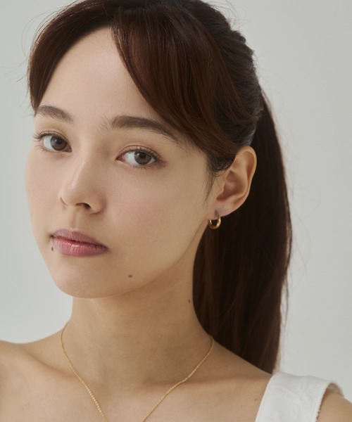 ciite' surgical stainless(シーテサージカルステンレス)の「【 金属アレルギー対応 】ツイスト ミニフープピアス サージカルステンレス(両耳用)(ピアス(両耳用)・レディース・ゴールド/シルバー・FREE)」の3枚目の写真