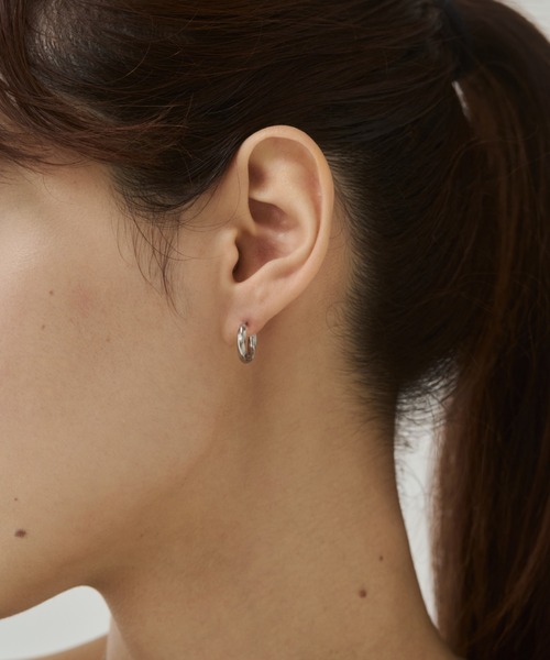 ciite' surgical stainless(シーテサージカルステンレス)の「【 金属アレルギー対応 】ツイスト ミニフープピアス サージカルステンレス(両耳用)(ピアス(両耳用)・レディース・ゴールド/シルバー・FREE)」の8枚目の写真