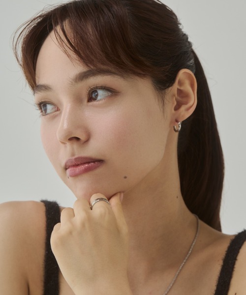ciite' surgical stainless(シーテサージカルステンレス)の「【 金属アレルギー対応 】ツイスト ミニフープピアス サージカルステンレス(両耳用)(ピアス(両耳用)・レディース・ゴールド/シルバー・FREE)」の4枚目の写真